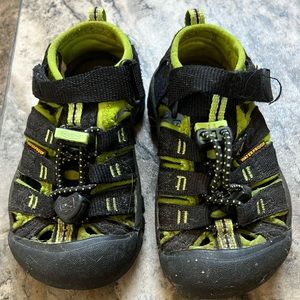 Toddler 8C keen hiking sandals